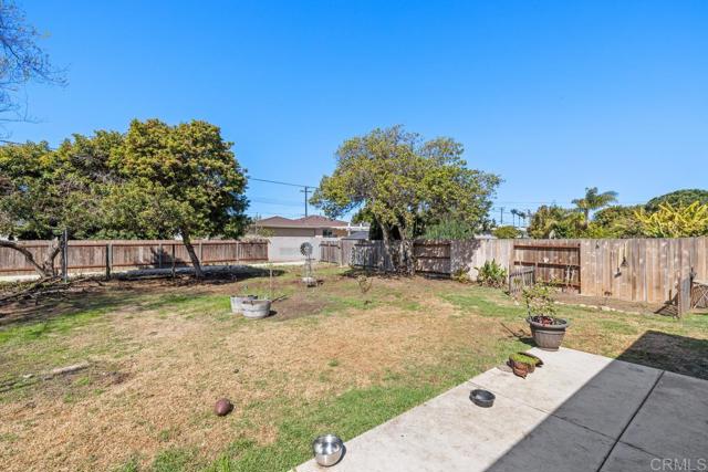 852 5th Street, Imperial Beach CA: https://media.crmls.org/mediaz/038f9315-9b23-46ac-a26a-944ea10360b3.jpg