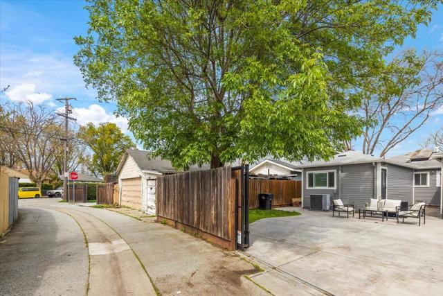 220 Lindbergh Street, San Mateo CA: https://media.crmls.org/mediaz/03903805-0172-47c3-8400-39f4f57b91b2.jpg