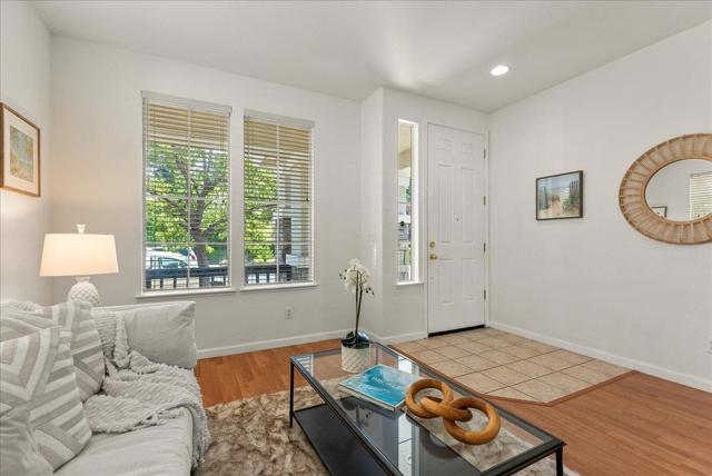 45 Diggins Drive, Folsom CA: https://media.crmls.org/mediaz/039055b4-f0cd-449f-b052-3d09552f9f49.jpg