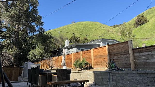 38526 Canyon Heights Drive, Fremont CA: https://media.crmls.org/mediaz/039097ca-051b-4ee6-90f9-721728592f3c.jpg