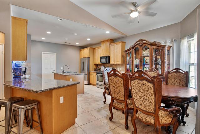 1239 Red Sea Avenue, Thermal CA: https://media.crmls.org/mediaz/0390ba10-f0c4-4a17-8386-442189276887.jpg