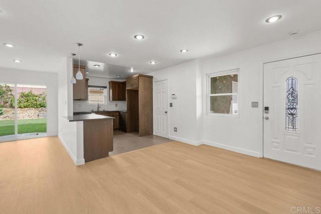 Detail Gallery Image 9 of 49 For 7112 Skyline Dr, San Diego,  CA 92114 - 4 Beds | 2 Baths