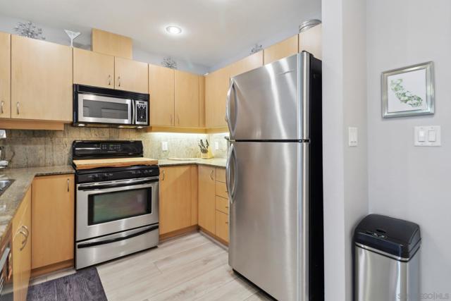 1580 Union St, San Diego CA: https://media.crmls.org/mediaz/039233e3-998a-4530-bbee-b5d2ba2e4add.jpg