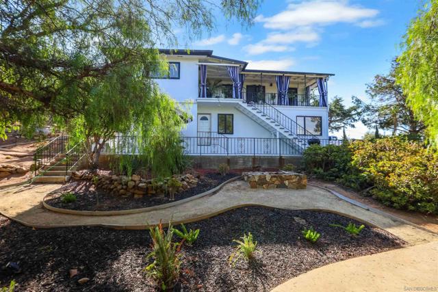 9586 Alto Dr, La Mesa CA: https://media.crmls.org/mediaz/03927bc7-269b-47ed-8844-0346403129d1.jpg
