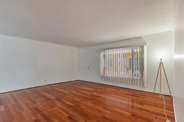 382 Coronado Avenue, Long Beach CA: https://media.crmls.org/mediaz/0392dfab-38ca-433e-b75a-91de4fbf91d8.jpg
