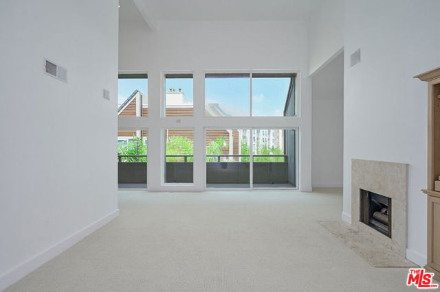 4250 Via Dolce, Marina del Rey CA: https://media.crmls.org/mediaz/0392fe66-3bb1-4559-ac97-df71ebffb1c0.jpg