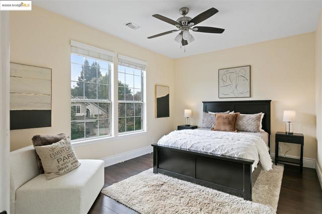 3266 Congressional Cir, Fairfield CA: https://media.crmls.org/mediaz/03934650-3907-433e-9041-dd62bf2edf76.jpg