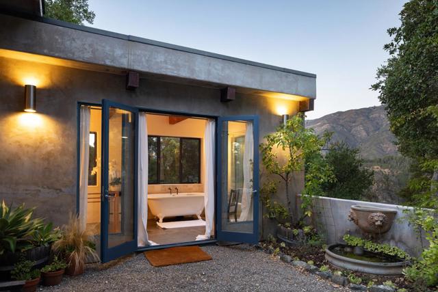 47320 Highway 1, Big Sur CA: https://media.crmls.org/mediaz/03939163-5cba-4fed-8542-959e71105e94.jpg