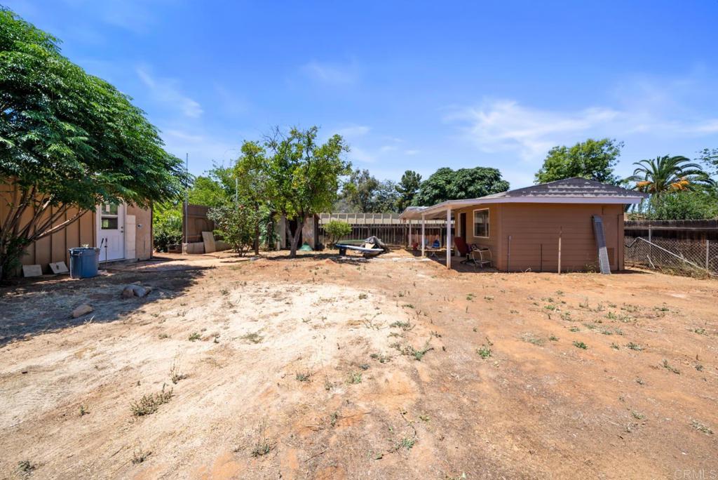 https://media.crmls.org/mediaz/0393e8f2-1d05-4277-9eef-17811ebc0052.jpg?preset=X-Large