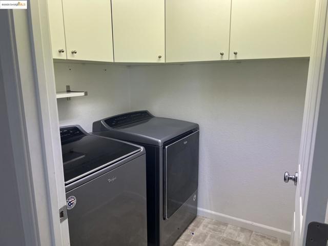 8725 Cortina Cir, Roseville CA: https://media.crmls.org/mediaz/03942162-8175-4461-a0a1-f9b434db4167.jpg