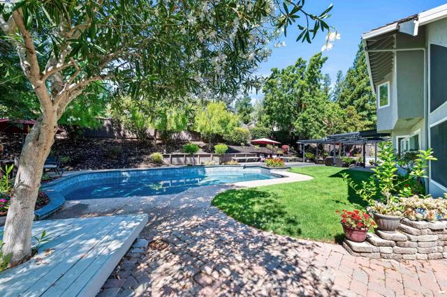 3338 Marsh Hawk Court, Pleasanton CA: https://media.crmls.org/mediaz/0394258b-6a75-4ef6-a525-af7f10c22987.jpg
