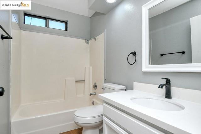 855 Caribou Ter, Brentwood CA: https://media.crmls.org/mediaz/039432d4-b4be-4c6d-a906-98012603a24f.jpg