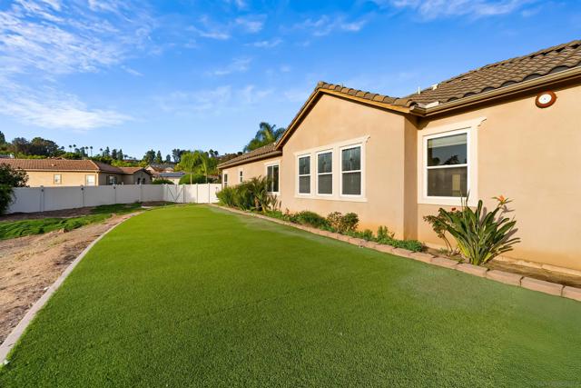 2157 Hidden Springs Dr, El Cajon CA: https://media.crmls.org/mediaz/0394495e-72f2-4f01-ae98-03693af631de.jpg