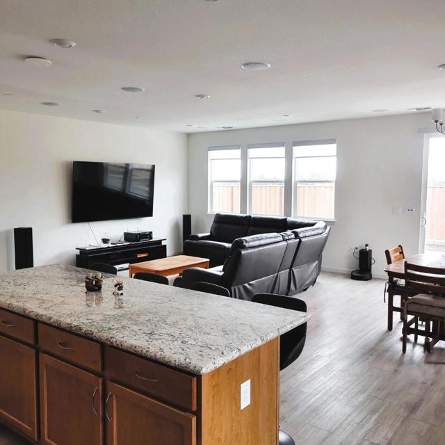 2080 Fuchsia Drive, Hollister CA: https://media.crmls.org/mediaz/039491ce-86e3-4b99-9196-728a66ed6a5f.jpg