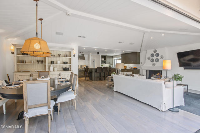 6972 Grasswood Avenue, Malibu CA: https://media.crmls.org/mediaz/0394a8a3-726b-4b2b-be3e-948b54c87ff6.jpg