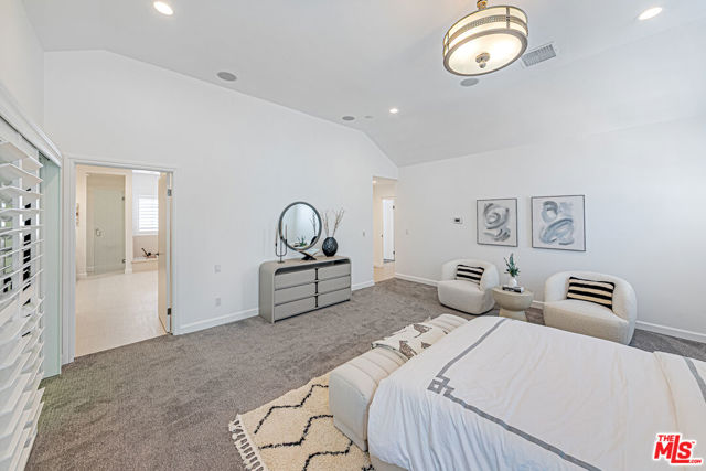 10611 Ashton Avenue, Los Angeles CA: https://media.crmls.org/mediaz/0394e40b-4e59-4864-bc3b-8dbcea2f7dd3.jpg