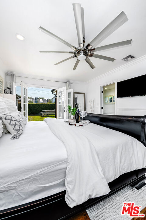 5711 Colbath Avenue, Valley Glen CA: https://media.crmls.org/mediaz/0394f214-8d0f-4a73-a8d5-cb402c47c538.jpg