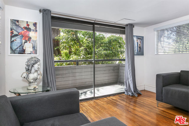 110 N Barrington Avenue, Los Angeles CA: https://media.crmls.org/mediaz/03953e46-d930-4768-a330-980a43f3aa70.jpg
