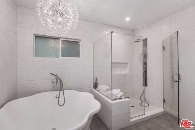 3200 Wrightwood Drive, Studio City CA: https://media.crmls.org/mediaz/03959d97-583d-453c-94ad-333c2bd96d43.jpg