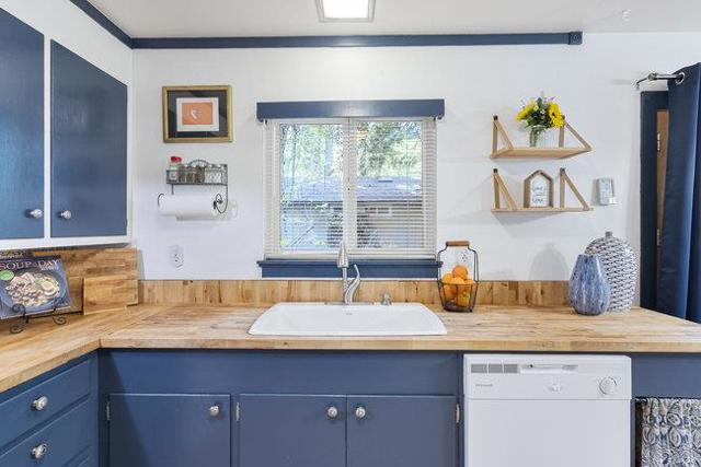 345 Saint Francis Drive, Boulder Creek CA: https://media.crmls.org/mediaz/0395c08c-dfb6-45c8-9219-8d79c14db71a.jpg