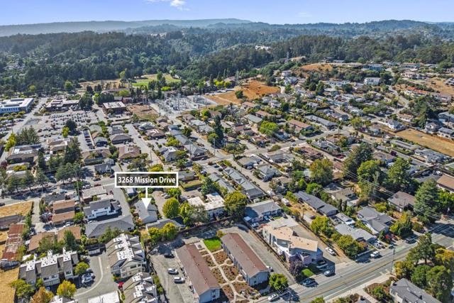 3268 Mission Drive, Santa Cruz CA: https://media.crmls.org/mediaz/0395ed88-4250-4323-b480-5fddcfc5d43d.jpg