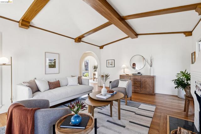 1136 Marin Ave, Albany CA: https://media.crmls.org/mediaz/03963340-d083-4ff1-9b87-9a844fcdbaf2.jpg