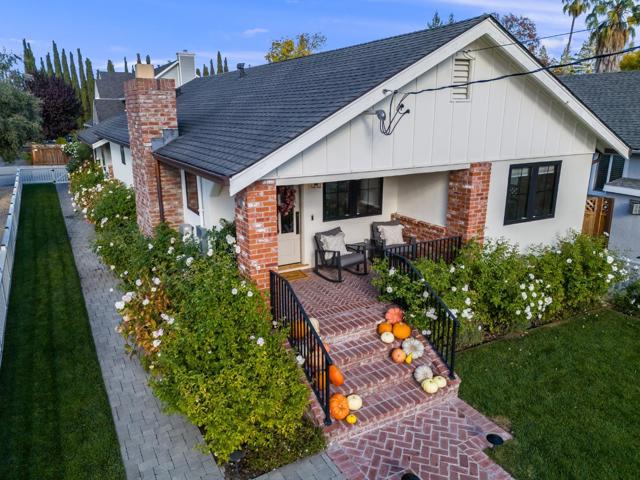 203 Santa Clara Avenue, Redwood City CA: https://media.crmls.org/mediaz/0396a541-a2ed-44f2-97b6-c284eebb9752.jpg