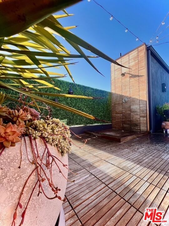 2513 Lincoln Boulevard, Venice CA: https://media.crmls.org/mediaz/0396f897-8f36-4cfd-b12e-afd8ac1aa25f.jpg