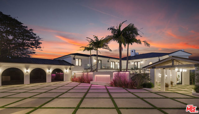 7052 Dume Drive, Malibu CA: https://media.crmls.org/mediaz/03972ec2-b898-4efd-8101-2fa16db3101c.jpg