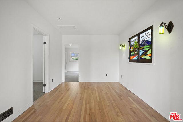 1811 Effie Street, Los Angeles CA: https://media.crmls.org/mediaz/03979049-518b-4a7a-b0a3-359316abb17a.jpg