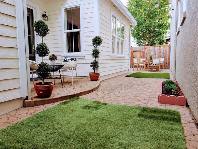 1165 Cottage Ln, Hercules CA: https://media.crmls.org/mediaz/0398653f-32c7-4f58-9a40-b95e5efb1f86.jpg