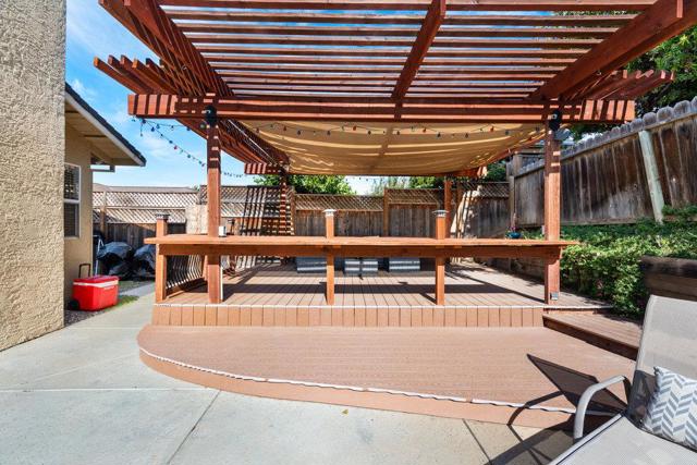 1091 Nez Perce Drive, Hollister CA: https://media.crmls.org/mediaz/03986927-e6ea-40e5-8302-6d572efc0709.jpg