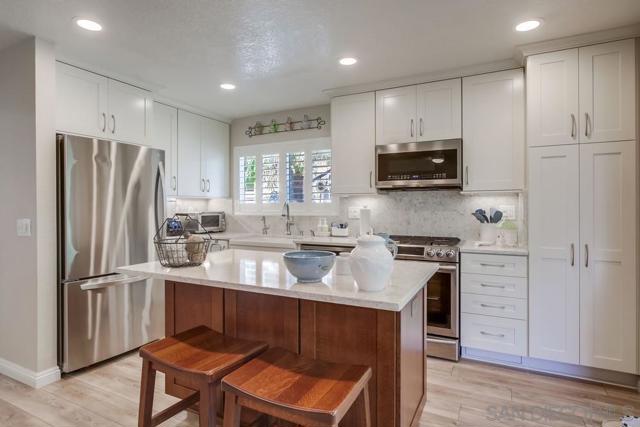 10970 Shy Bird Ln, San Diego CA: https://media.crmls.org/mediaz/0398d0c3-1078-4446-890b-1a40eefc3c54.jpg