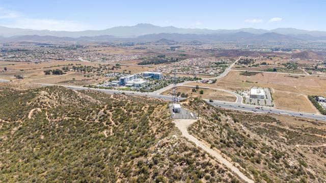 27792 Elderberry Street, Murrieta CA: https://media.crmls.org/mediaz/039916bf-430c-4692-a3f6-0aca2dbbd8b4.jpg