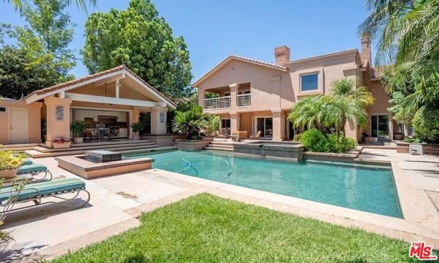 10214 Candleberry Lane, Northridge CA: https://media.crmls.org/mediaz/0399194c-9d55-4fcf-9712-6e3ebf9ba874.jpg