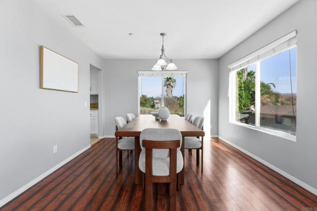 Detail Gallery Image 10 of 55 For 209 Journeys End, Vista,  CA 92083 - 4 Beds | 2/1 Baths