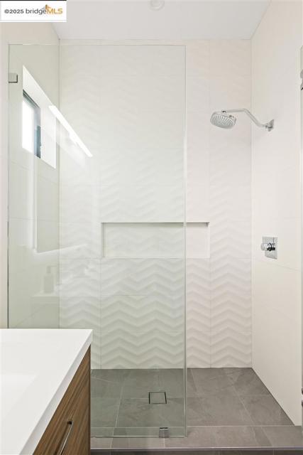 3317 Harrison St, Oakland CA: https://media.crmls.org/mediaz/039a5e0e-913f-4432-9446-37874b9f7ce1.jpg
