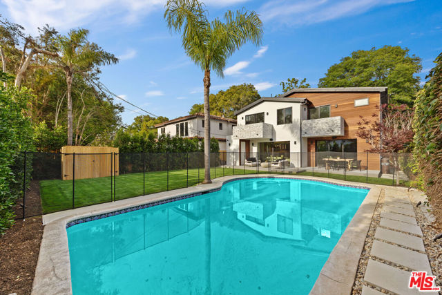 2631 Castle Heights Place, Los Angeles CA: https://media.crmls.org/mediaz/039a77a7-0234-46d2-a9bb-7df8c9968bf5.jpg