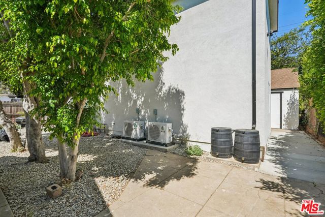 2922 8th Avenue, Los Angeles CA: https://media.crmls.org/mediaz/039bdfdd-813d-4199-a6ac-e48eb3ae609b.jpg
