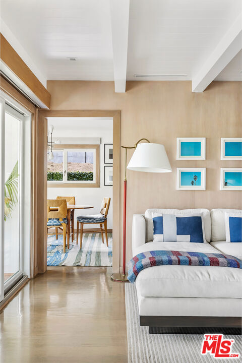 8814 Pinto Place, Los Angeles CA: https://media.crmls.org/mediaz/039cccdb-a2d7-497d-b1e9-2bb7123204f5.jpg