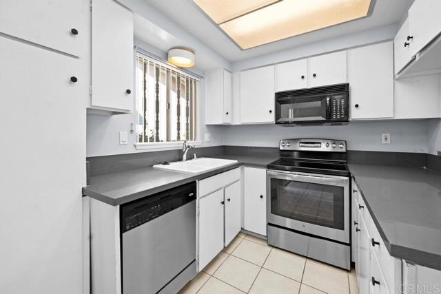 Detail Gallery Image 4 of 35 For 12228 Rancho Bernardo Rd #B,  San Diego,  CA 92128 - 1 Beds | 1 Baths