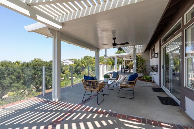 1337 Oak View Way, Escondido CA: https://media.crmls.org/mediaz/039d32c7-f73f-427b-b097-48c3a8acc23e.jpg