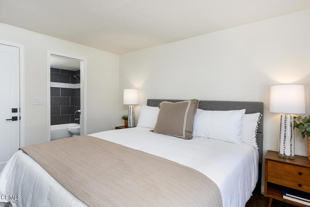 1807 New York Drive, Altadena CA: https://media.crmls.org/mediaz/039d8a83-f1a3-46d8-8d18-961ce2589d9d.jpg