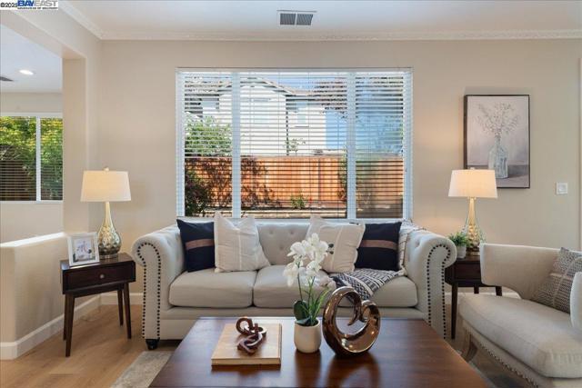 5200 N Forestdale Cir, Dublin CA: https://media.crmls.org/mediaz/039db858-4406-4815-b71b-170159f2e885.jpg