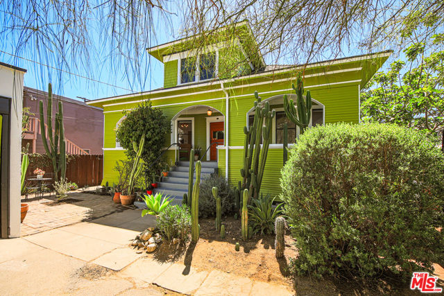 132 N Avenue 57, Los Angeles CA: https://media.crmls.org/mediaz/039de31e-f2cc-40f8-a74e-4716df838599.jpg