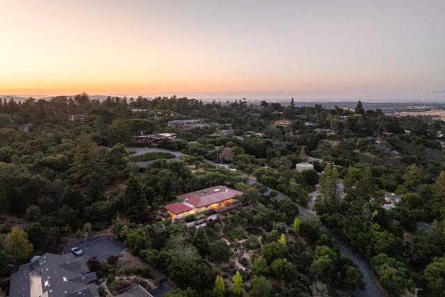 165 Golden Oak Drive, Portola Valley CA: https://media.crmls.org/mediaz/039df307-d545-4f9d-9243-19f959afc4ec.jpg