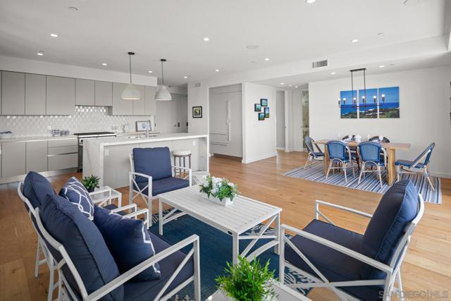 1014 5th St, Coronado CA: https://media.crmls.org/mediaz/039e27a5-ede8-4f82-9db3-7c2119984092.jpg