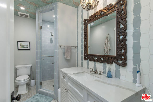 106 Dudley Avenue, Venice CA: https://media.crmls.org/mediaz/039f0eb4-2e84-47df-9e6e-2fe8156afad9.jpg