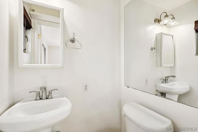 3918 Calavo Dr, La Mesa CA: https://media.crmls.org/mediaz/039f11de-baf3-4a4e-ae5f-b2340022796e.jpg