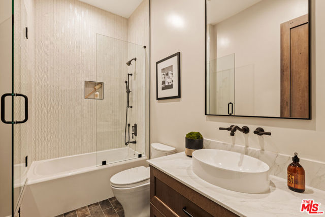 26719 Mulholland Highway, Calabasas CA: https://media.crmls.org/mediaz/039fc5f7-9e94-4182-aab6-dc9f1975bca2.jpg